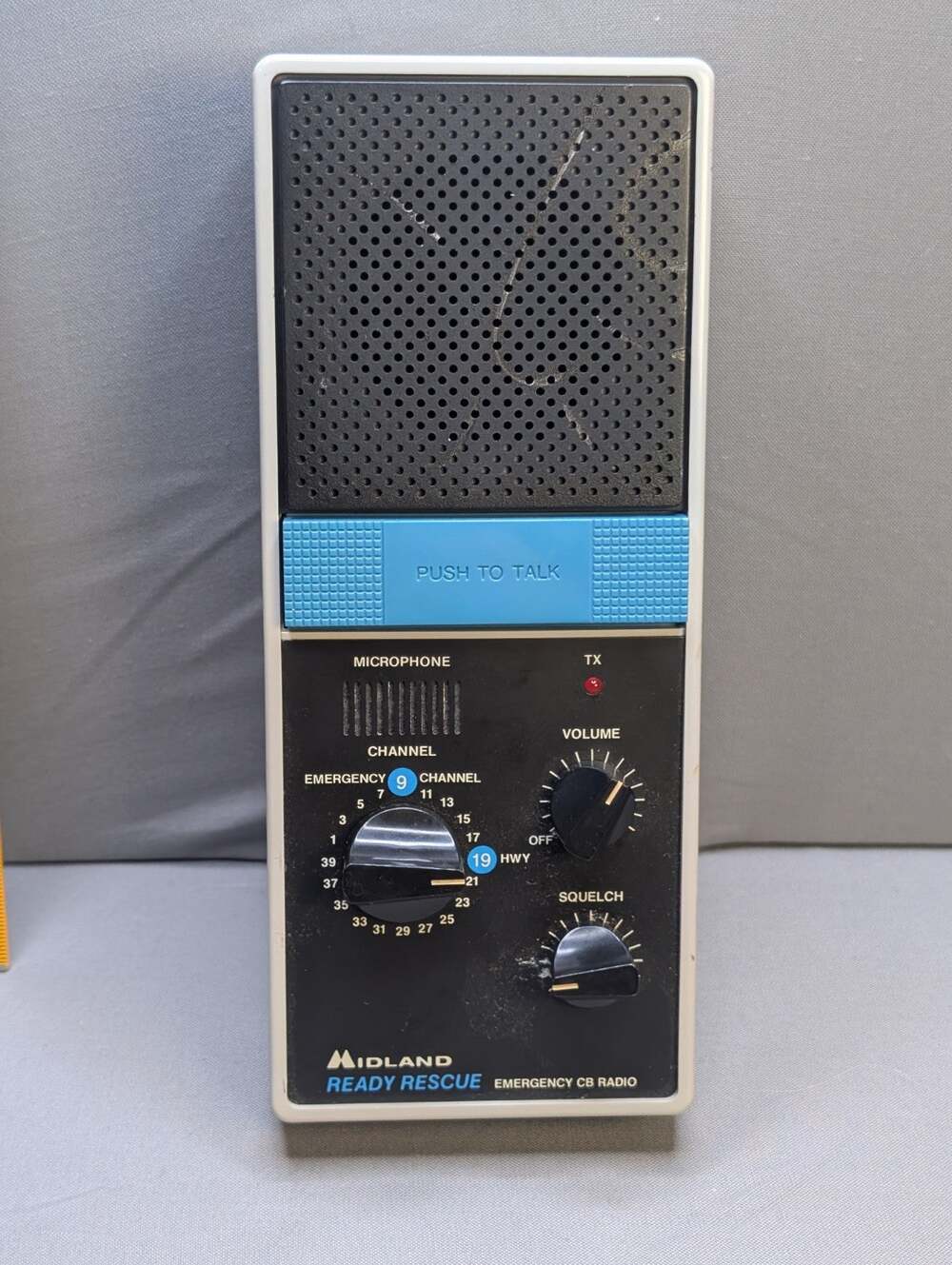 Midland Ready Rescue 77-810 CB Radio Tested40 Channel Vintage 1981 No Antenna